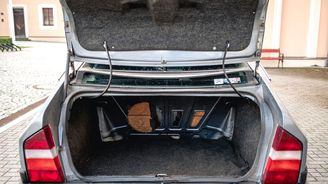 CX sice vypadá jako liftback, ve skutečnosti je ale sedanem CX sice vypadá jako liftback, ve skutečnosti je ale sedanem