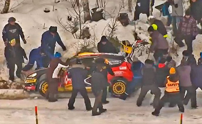 Martin Prokop udělal z Fiesty RS WRC sněžný pluh (video)