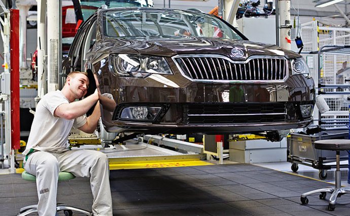 Tržby autoprůmyslu loni stouply o 7 procent na 838,5 miliardy Kč