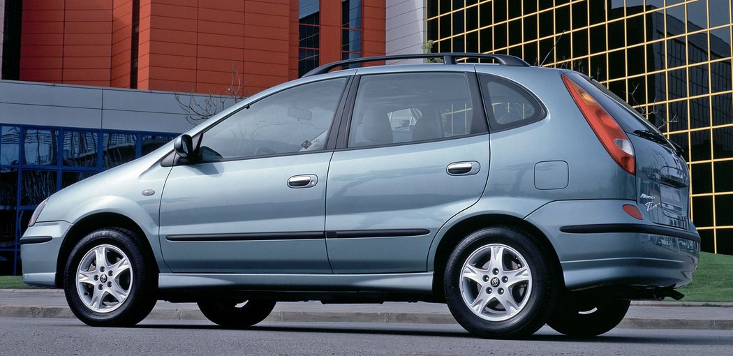 Nissan Almera Tino