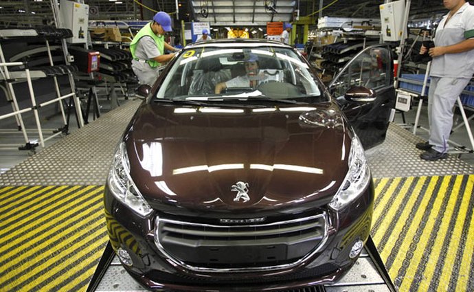 EU schválila Francii půjčku pro Peugeot-Citroën