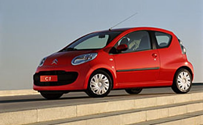 PSA svolá kolínské vozy Peugeot 107 a Citroën C1