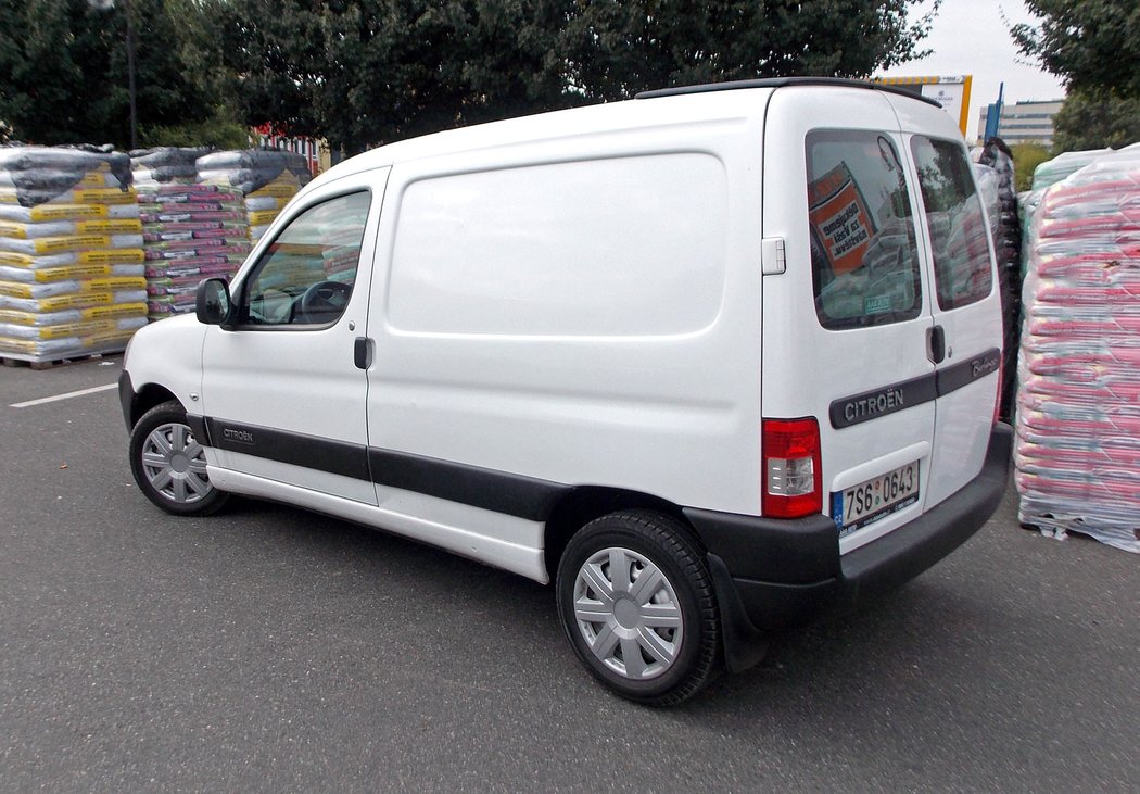 Berlingo první generace převeze na délce 4137 mm tři kubické metry nákladu