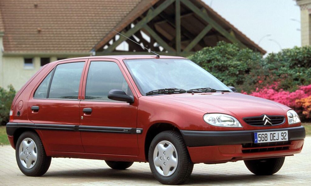 Pětidveřový Citroën Saxo GPL z roku 1999.