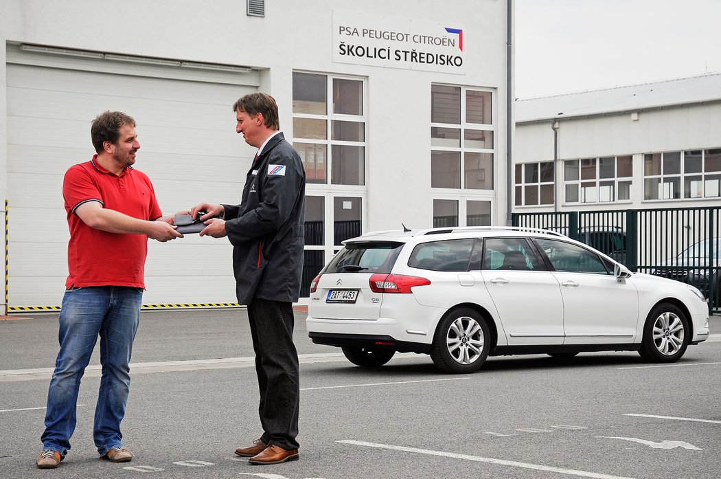 S Citroënem C5 Tourer jsme se loučili neradi. Kdoví, zda ještě někdy někdo bude za takové peníze prodávat podobně velkoryse postavené auto...