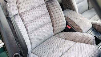 Přední sedadla se nastavují elektricky Přední sedadla se nastavují elektricky