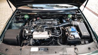 Motor 2.0 8V z řady XU10 je sklonený výrazně dozadu. To bylo pro vozy skupiny PSA v té době typické a zajišťovalo to lepší rozložení hmotnosti na nápravy. Motor 2.0 8V z řady XU10 je sklonený výrazně dozadu. To bylo pro vozy skupiny PSA v té době typické a zajišťovalo to lepší rozložení hmotnosti na nápravy.