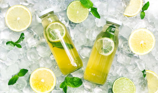 Voda s citronem: Co se stane s vaším tělem, pokud ji budete pít každý den