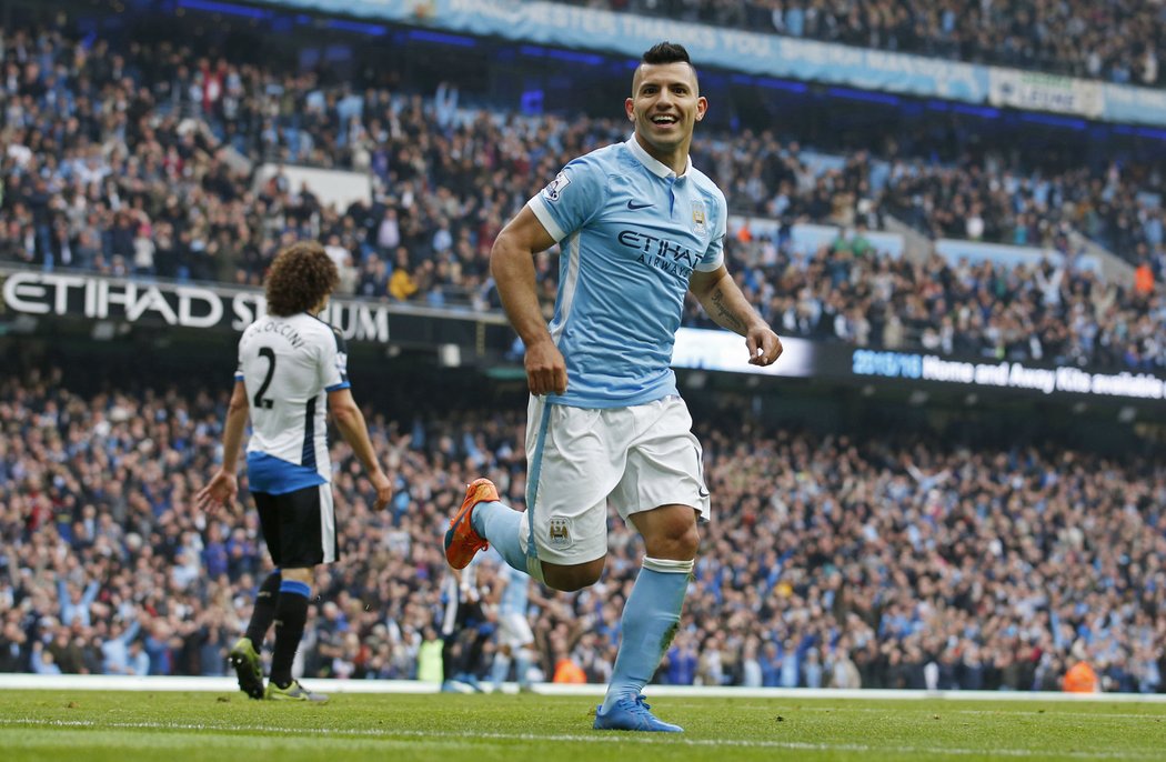 Útočník Manchesteru City Sergio Agüero dal proti Newcastlu pět branek