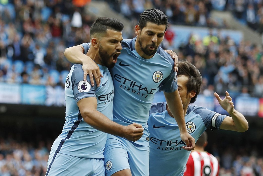 Útočník Manchesteru City Sergio Agüero slaví gól do sítě Sunderlandu