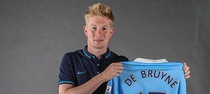 Záložník Kevin de Bruyne bude v Manchesteru City nosit číslo 17