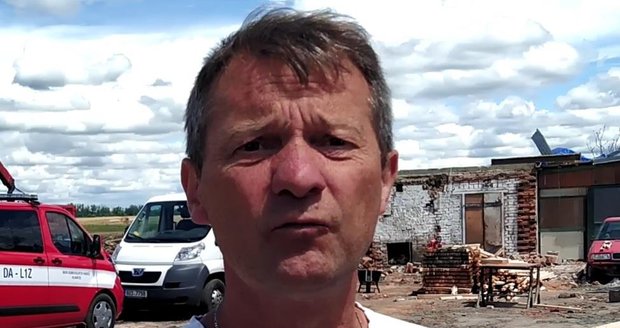 Pavel Číž (54) s rodinou z Hrušek se po roce pomalu stěhuje zpět do opraveného domu.