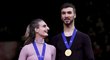 Francouzi Gabriella Papadakisová a Guillaume Cizeron mají čtvrtý světový titul v tancích na ledě.