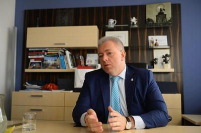 Na téma bezpečnost v problémových lokalitách odpovídal ministr vnitra Milan Chovanec (ČSSD).