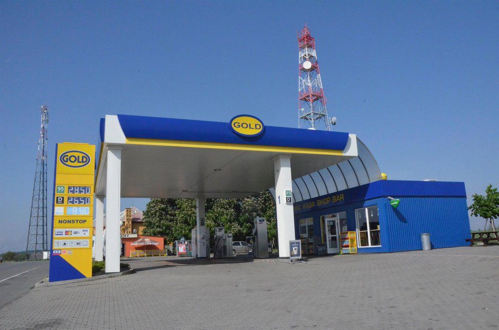 Ceny benzinu jdou dolů, nejdráž se tankuje stále v Praze.