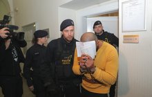 První tresty za napadení číšníka Miroslava V. (36): Bratry Armina (28) a Arashe (31) zavřeli 