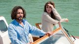 Jolie svádí Deppa v Benátkách ve filmu Cizinec