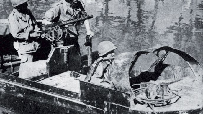 Průzkumná hlídka Cizinecké legie v první vietnamské válce.