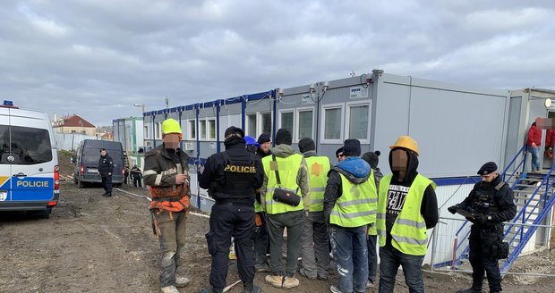 Pražská cizinecká policie odhalila během čtvrtka více než 30 dělníků, kteří na našem území pracovali ilegálně.