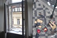 Hysterka v Praze vyhazovala věci z okna ve 3. patře: Skončila na psychiatrii