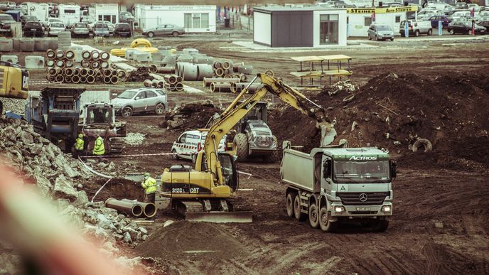 Vysychající rozpočty měst a obcí začínají mít dopady do stavebnictví. Jeho výkon je z velké části závislý na veřejných zakázkách. (ilustrační foto)