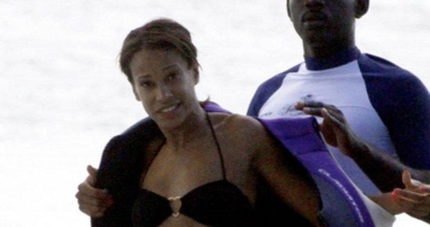 Noemie Lenoir s Claudem Makelele v době, kdy prožívali sladké časy Noemie Lenoir s Claudem Makelele v době, kdy prožívali sladké časy