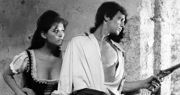 Claudia Cardinale a Jean-Paul Belmondo ve filmu Cartouche