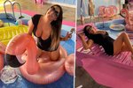 Claudia Romaniová si osedlala růžového ptáka.