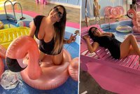 Nezbedná modelka Claudia Romaniová: Sexy hrátky s růžovým ptákem!