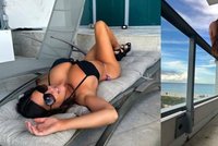 Sexy Claudia (41) v titěrných plavkách: Špulila zadek v Miami!