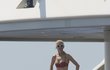 Supermodelka Claudia Schiffer (47) s rodinou tráví čas na jachtě u břehů italské Ligurie.