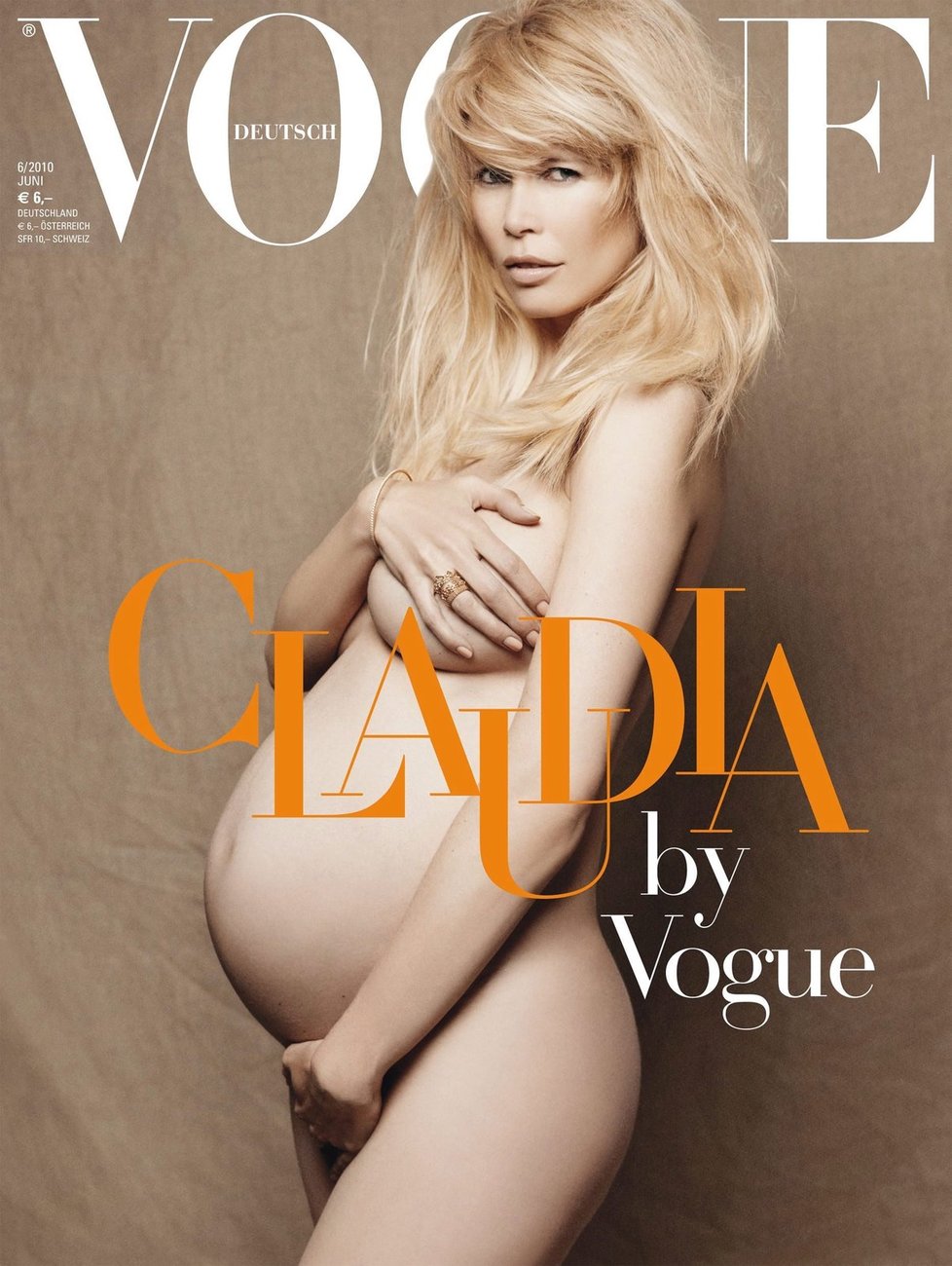 Na titulku Vogue se nechala nafotit nahá a těhotná