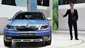 Člen představenstva Škoda Auto za technický vývoj Frank Welsch představil na 84. mezinárodním autosalonu v Ženevě ve světové premiéře nový vůz Škoda Octavia Combi Scout.