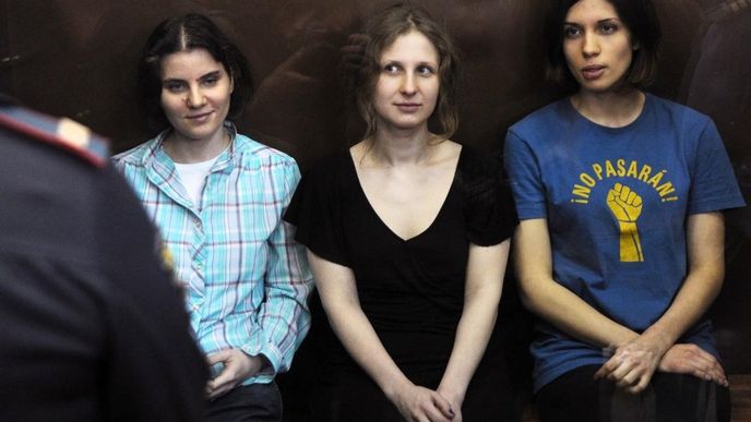 Členky skupiny Pussy Riot před soudem