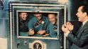 Členové posádky Apolla 11 s prezidentem USA Richardem Nixonem