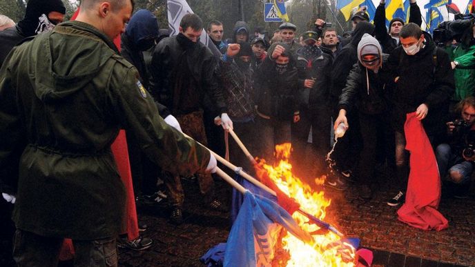 Členové ukrajinské nacionalistické strany Svoboda
