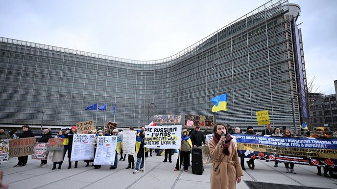 Členské státy EU rozhodly kvalifikovanou většinou, že zmrazení ruských aktiv už nebude potřeba každých šest měsíců znovu schvalovat. Členské státy EU rozhodly kvalifikovanou většinou, že zmrazení ruských aktiv už nebude potřeba každých šest měsíců znovu schvalovat.