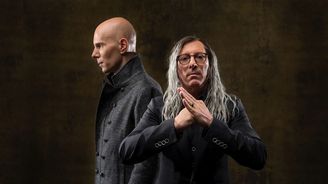 Konečně koncert bez mobilů! A Perfect Circle v karlínském Foru zazářili do tmy se svou klasikou Konečně koncert bez mobilů! A Perfect Circle v karlínském Foru zazářili do tmy se svou klasikou