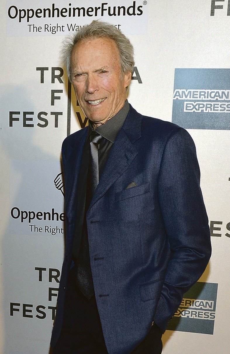 Eastwood s první pomocí neváhá.