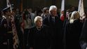 Na sklonku roku 2011 přijel Bill Clinton na státní pohřeb Václava Havla do Prahy. Společnost mu dělala manželka Hillary a někdejší ministryně zahraničních věcí Madelaine Albrightová.
