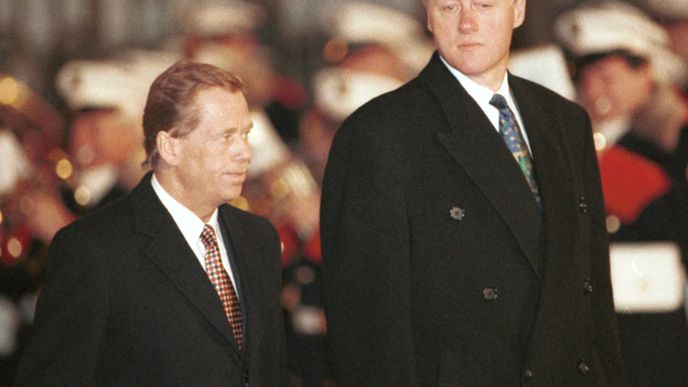 Václav Havel a Bill Clinton při návštěvě amerického prezidenta v Praze v lednu 1994.