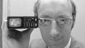 Clive Sinclair na snímku z roku 1977 se svou miniaturní televizí