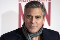 George Clooney se na motorce srazil s autem! Převoz do nemocnice