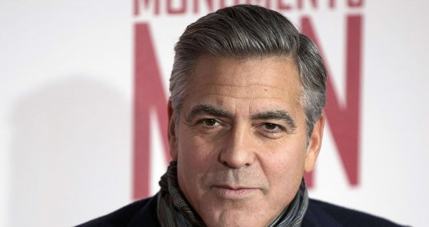 George Clooney se na motorce srazil s autem! Převoz do nemocnice