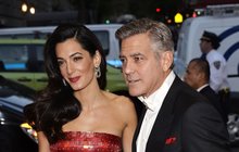 Clooney vzpomíná, jak žádal Amal o ruku: Klečel před ní a žebral!