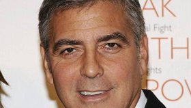 George Clooney si už dnes musí nanášet make-up