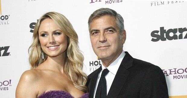 George Clooney s poslední přítelkyní Stacy