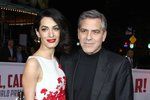 Amal Clooney porodila dvojčata Ellu a Alexandera.