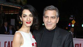 Amal Clooney porodila dvojčata Ellu a Alexandera.