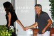 Clooney vyvedl Amal na večeři, vyvenčil i svoji novou &#34;kozí&#34; bradku.